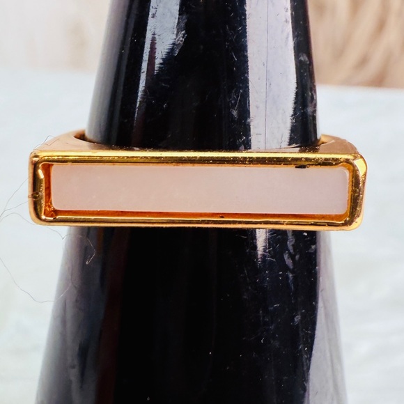 Pretty goldtone, rectangle, minimalist ring size 6 1/2 - Picture 4 of 4